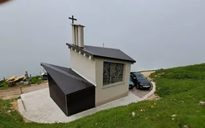 Reconstruction of the tiny Alpine church in Costabella on Monte Baldo completed. On Sunday, 2 July, thousands of Alpini will join it for the 60th Solemn Pilgrimage