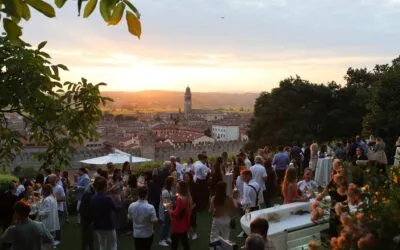 Apéritif at the Rocca Sveva winery: theme parties and breathtaking sunsets over the medieval town of Soave. Next event Wednesday 5 July “Black and White” motif