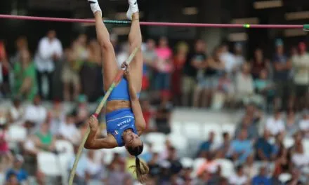 Elisa Molinarolo flies to a height of 4.65 meters. The Veronese athlete is the first Italian to compete in the finals of the World Pole Vault Championships