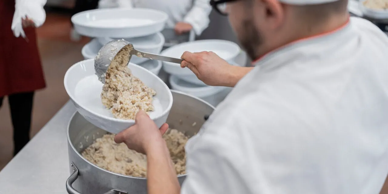 The biggest event dedicated to Italian risotto proceeds in the province of Verona: the Isola della Scala Rice Fair