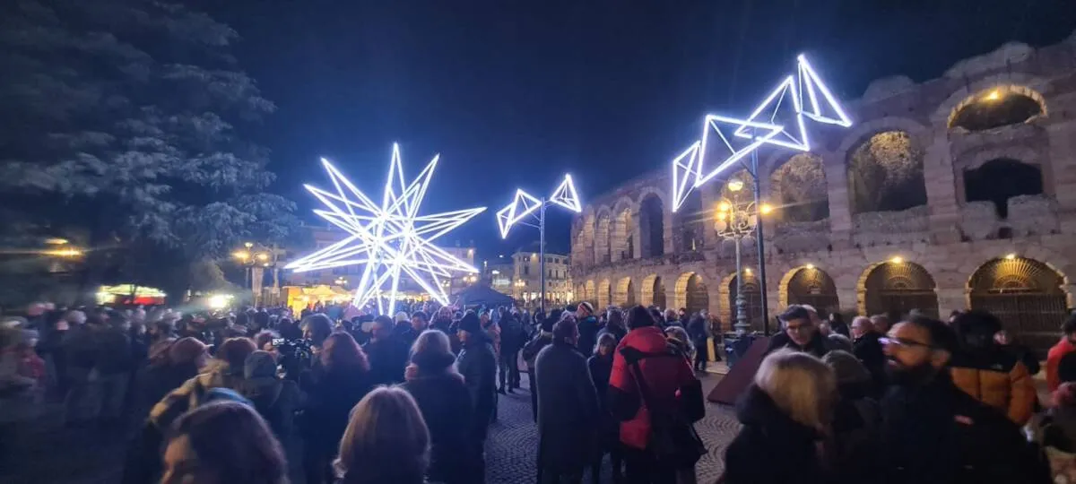 A new star is lighting up Christmas in Verona. The new installation was officially inaugurated