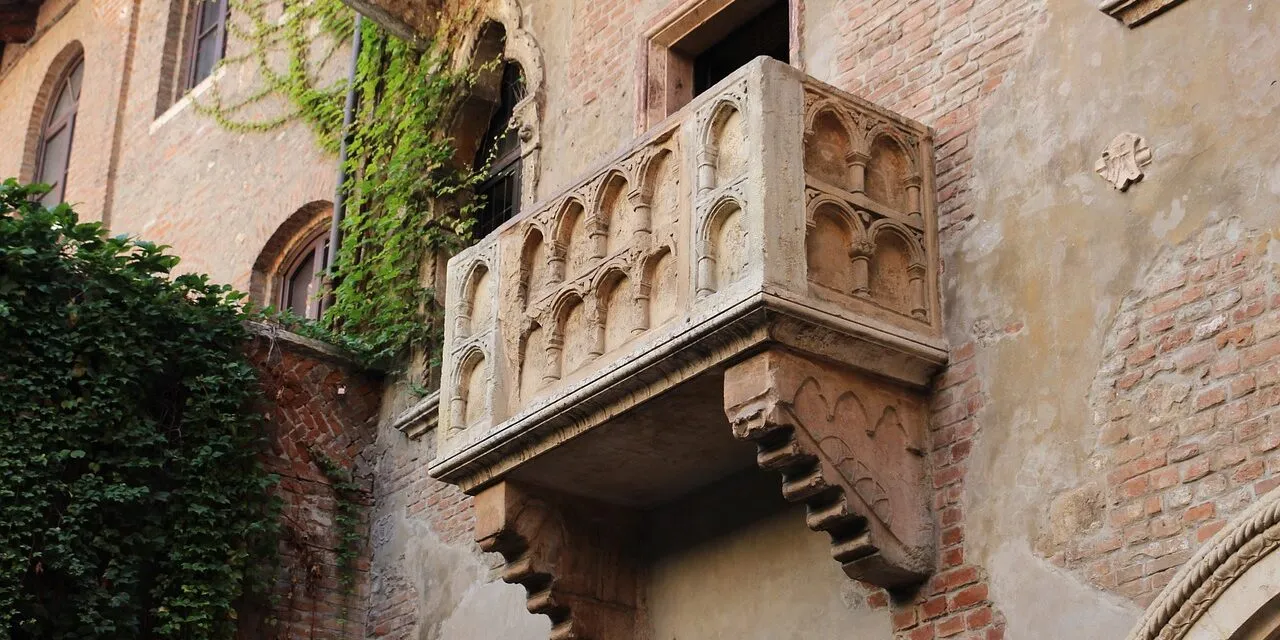 The Shakespeare Walk in the historic center of Verona narrates the works of the greatest playwright