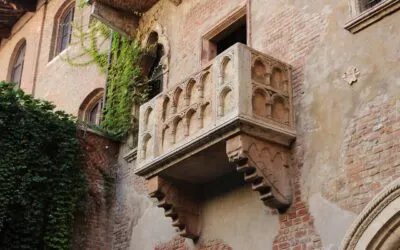 The Shakespeare Walk in the historic center of Verona narrates the works of the greatest playwright