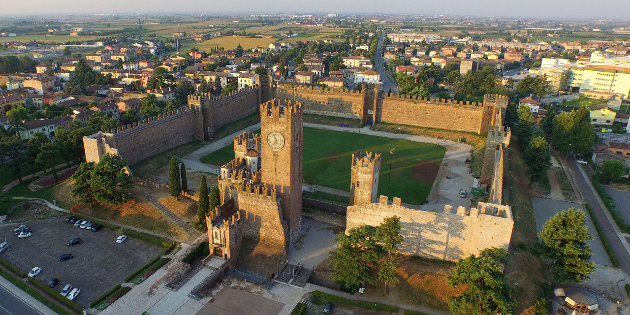 Villafranca turns into a Magic Vintage Cartoon. The White Night is set for Saturday, August 31