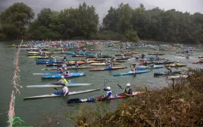 Sunday 27 October with Adigemarathon. Hundreds of canoes, kayaks and rafts on the Adige River