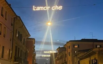 Poets’ phrases light up the streets of Verona until February. The light tail of the Comet Star is on its way